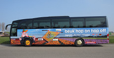 Louis van Gaal opent Beuk Hop on Hop off