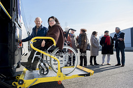 Rolstoelvervoer per luxe rolstoeltouringcar Koninklijke Beuk