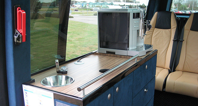 Koninklijke Beuk, VIP vervoer - VIP l'Etoile, pantry