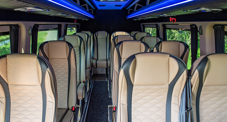 Royal Beuk, Comfort Class transport, mini van, interior