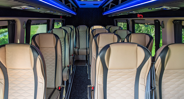 Koninklijke Beuk, Comfort Class vervoer, mini busje, interieur