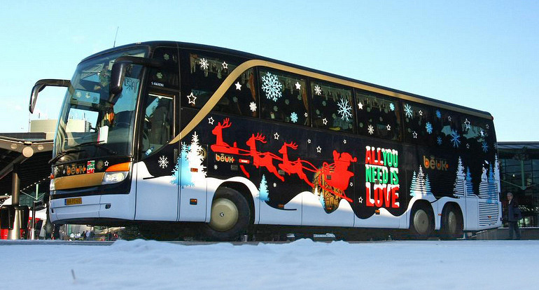 Bestickerde Bus
