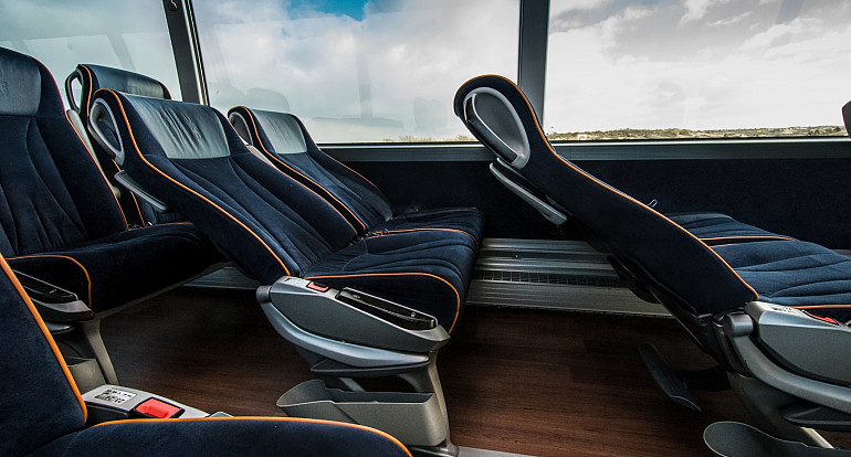 Koninklijke Beuk, Royal Class bus trips, Royal Class armchairs