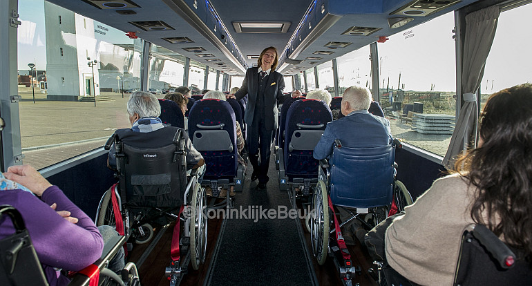 Wheelchair rtransport per luxurious wheelchair coach Royal Beuk