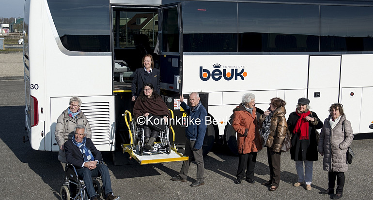 Wheelchair rtransport per luxurious wheelchair coach Royal Beuk