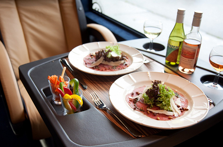 Koninklijke Beuk, VIP vervoer, VIP le Prestige, on board catering