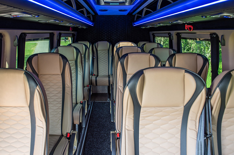 Royal Beuk, Comfort Class transport, mini van, interior