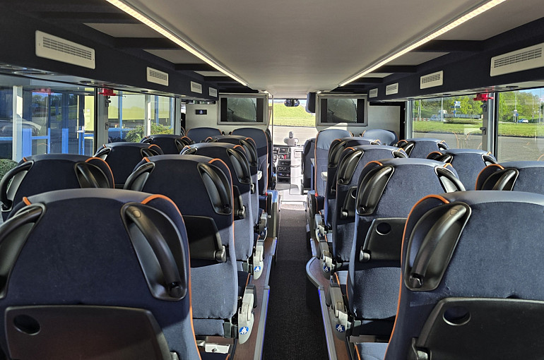 Koninklijke Beuk, Comfort Class vervoer, Dubbeldekker, beneden