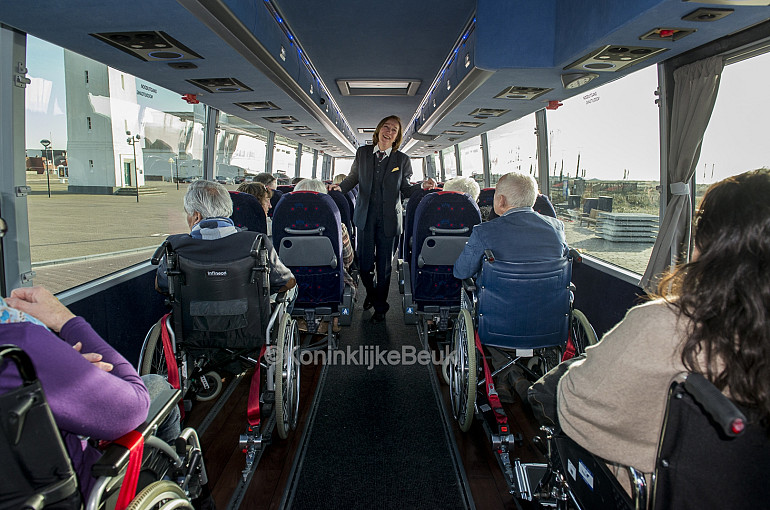 Wheelchair rtransport per luxurious wheelchair coach Royal Beuk