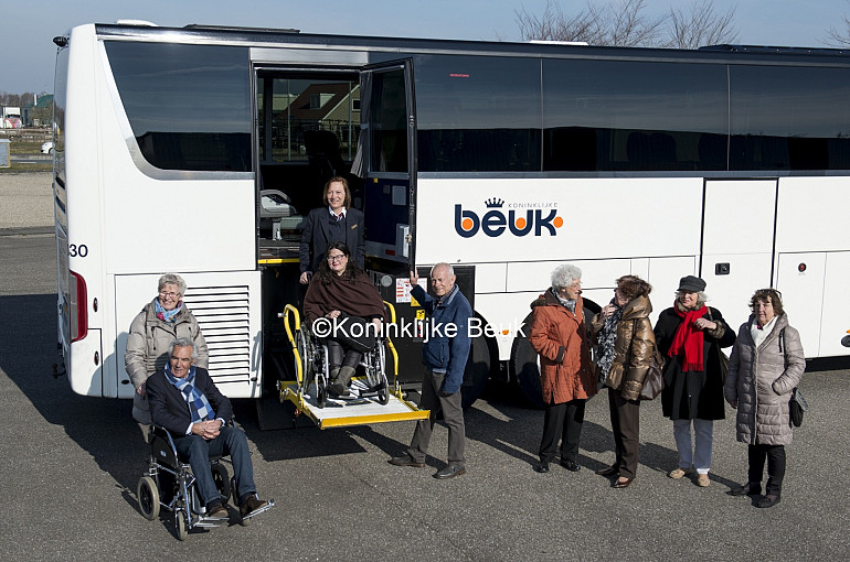 Wheelchair rtransport per luxurious wheelchair coach Royal Beuk