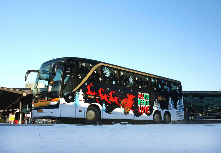 Dé All You Need Is Love Kerstbus