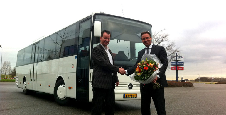 Nieuwe touringcar voor shuttle project Schiphol