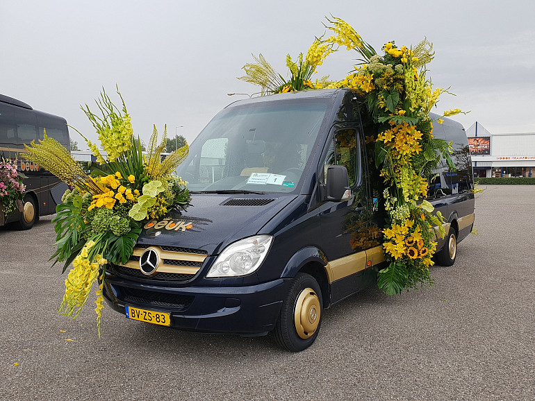 Flower Parade Rijnsburg, Koninklijke Beuk VIP touringcar, regiewagen