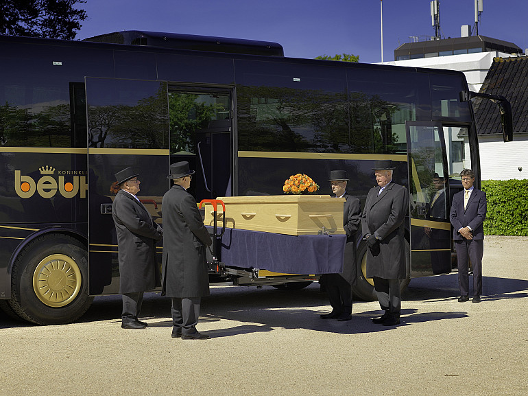 Uitvaartbus, uitvaarttouringcar, Koninklijke Beuk