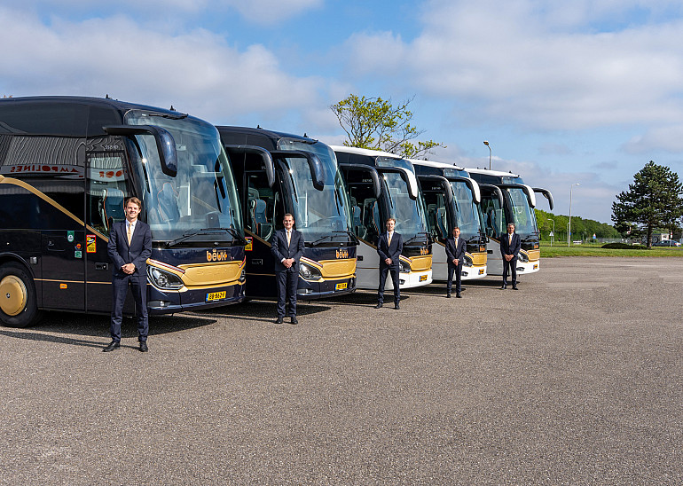 Koninklijke Beuk, 5 nieuwe touringcars, reel