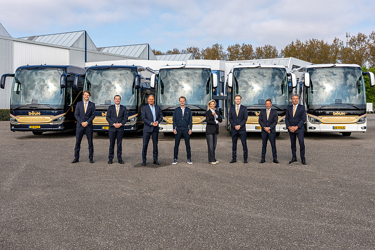 Koninklijke Beuk, 5 nieuwe touringcars, Setra's